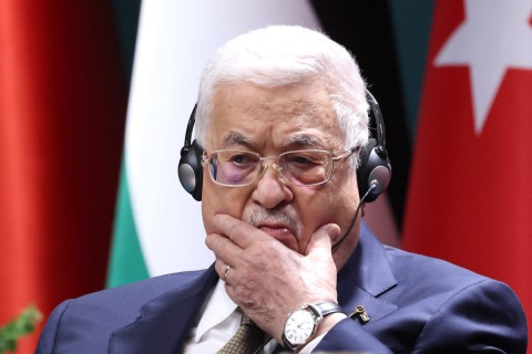 هل قرر عباس سحب إدانة "إسرائيل" بالمحكمة الدولية؟ ..  وما قصة الصفقة السرية؟ 