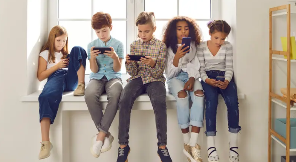 هل تؤذي مقاطع الفيديو القصيرة عقول الأطفال والشباب؟ ..  العلم يجيب