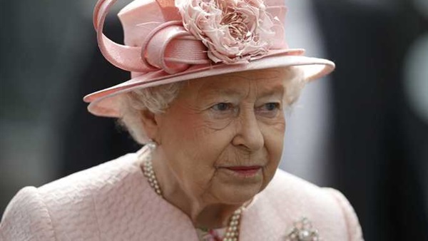 هل أصيبت إليزابيث الثانية ملكة بريطانيا بفيروس كورونا؟