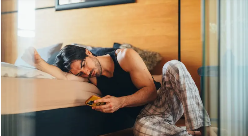 ليس خيالاً علمياً ..  هاتفك يعرف أنك مصاب بالاكتئاب قبلك