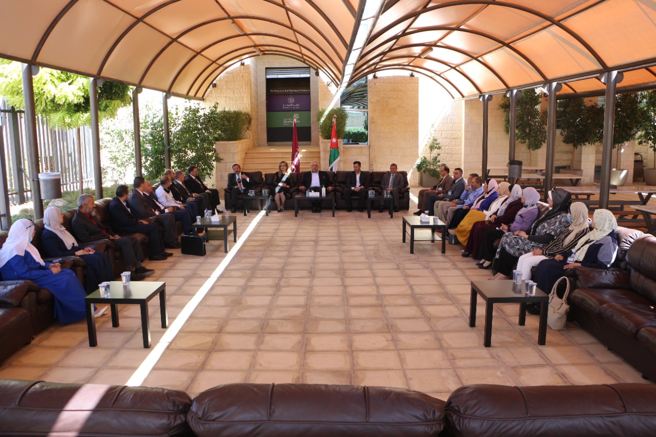 ناصر الدين يدعو الأكاديميين إلى التعامل بإيجابية مع مخرجات اللجنة الملكية