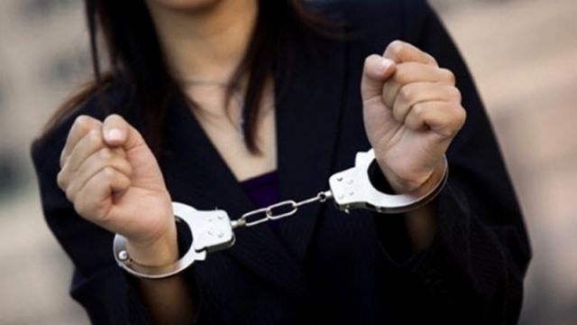 طلبت منه إيصالها للمستشفى ..  فانتهى الموقف بتهديده ومطالبته بألف دينار