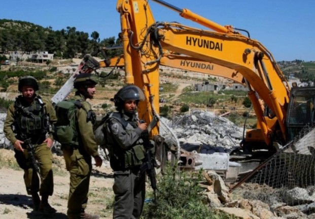 قوات الاحتلال الإسرائيلي تشرع بهدم بناية جنوبي بيت لحم