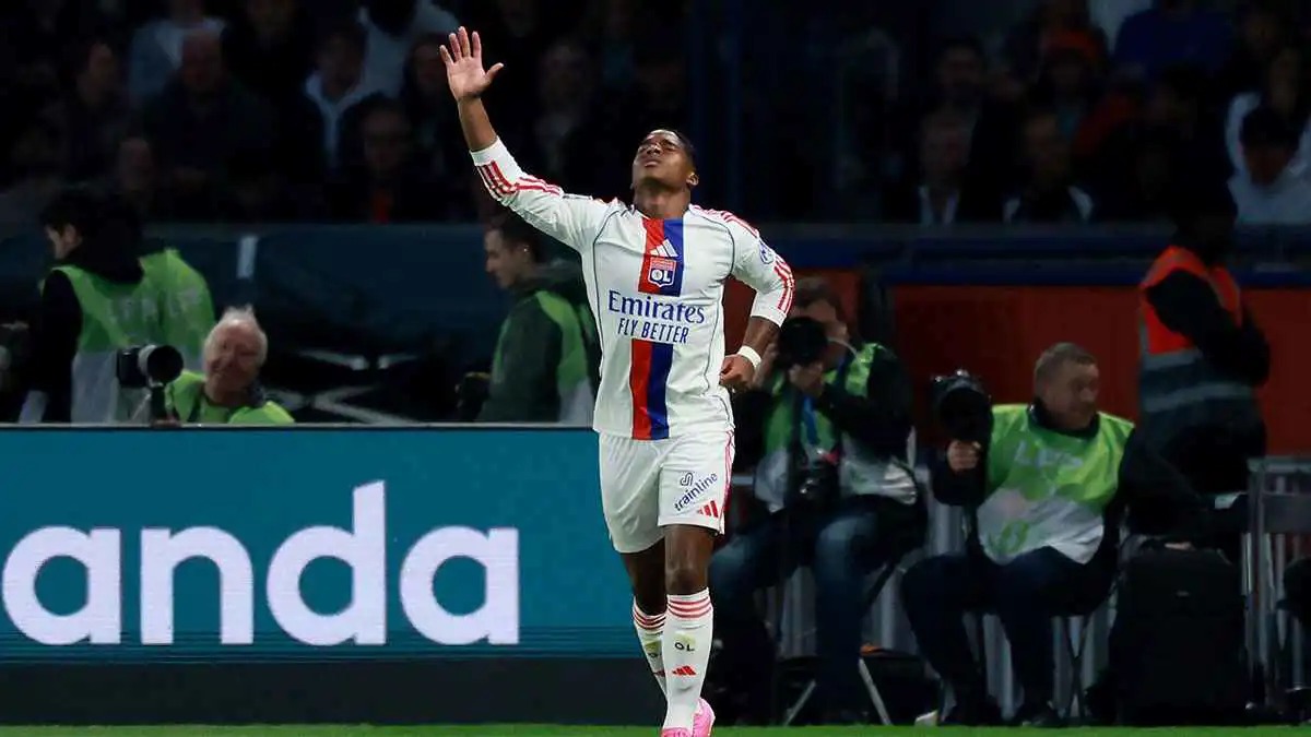 "سلبوه البهجة"والد إندريك يهاجم ريال مدريد 