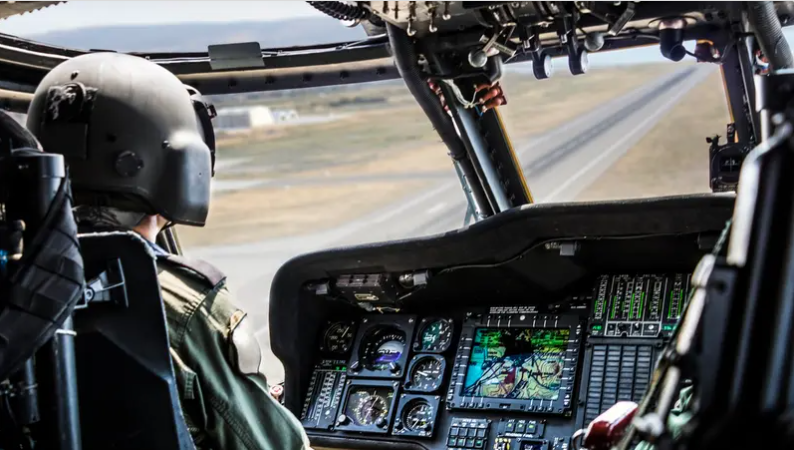 أصيبا في إيران ..  جديد حال الطيار الأميركي وضابط السلاح