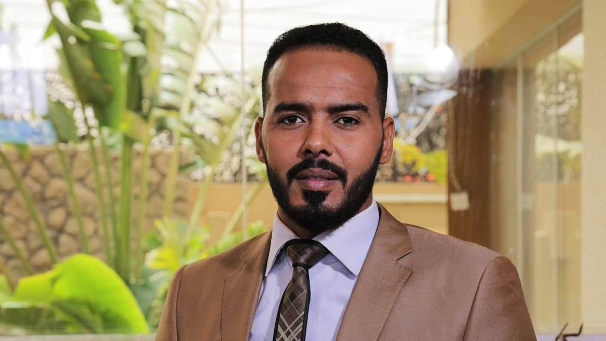 إعلامي سوداني يعلن إصابته بفيروس كورونا