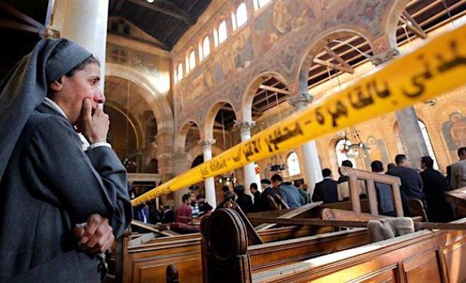 محكمة مصرية تقضي بإعدام 17 متهما بقضية تفجيرات الكنائس
