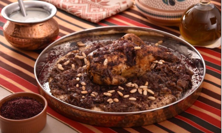 المسخن بالدجاج والبصل والسماق