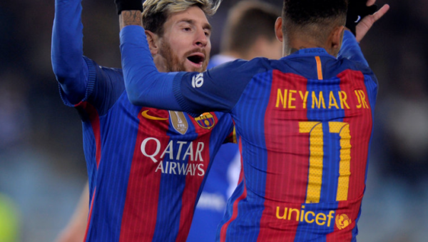 ميسي ونيمار "حاضران" باحتفالات لاعبي برشلونة بلقب الدوري