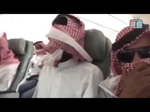 بالفيديو ..  هكذا تصرف شاب يركب الطائرة لأول مرة!