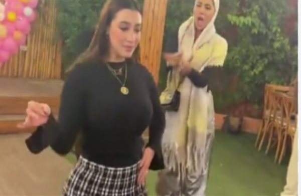 مصر  ..  بلاغ ضد "الطبيبة الراقصة" يتهمها بانتحال صفة ونشر الفجور