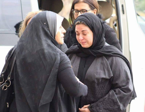 بالصور .. صابرين تنهار تماماً في جنازة والدها