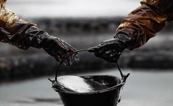 النفط ينخفض 4% ليصل لأدنى مستوى في أسبوع