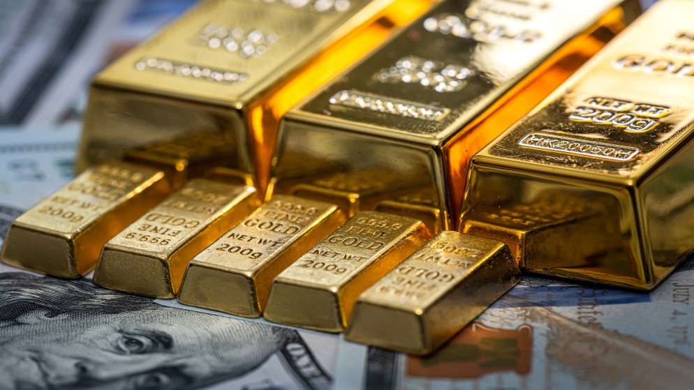 الذهب يتراجع بعد تحقيق الدولار مكاسب   