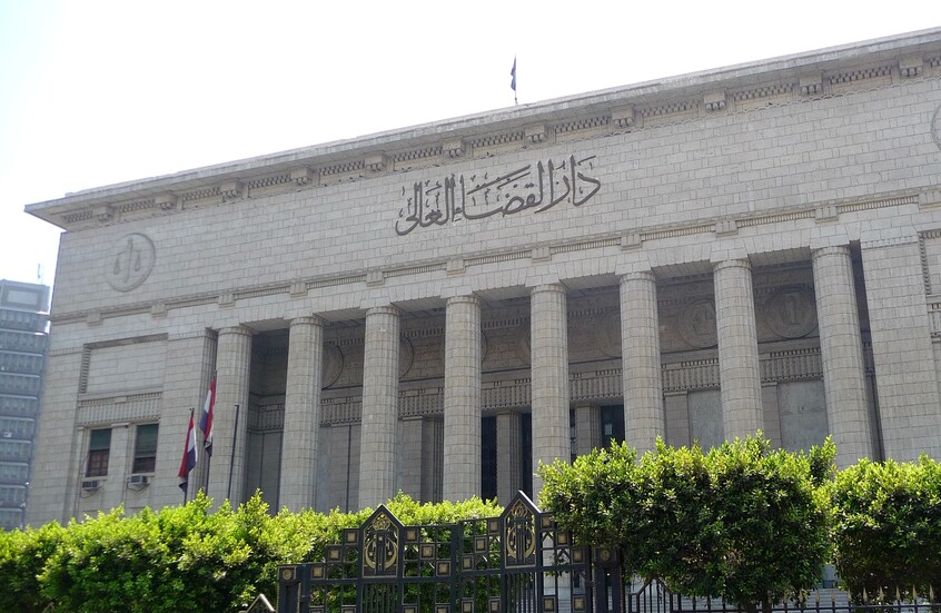 نجم الكرة المصرية السابق يفجر مفاجآت عن خلافه مع ابنتيه: 45 قضية ضدي