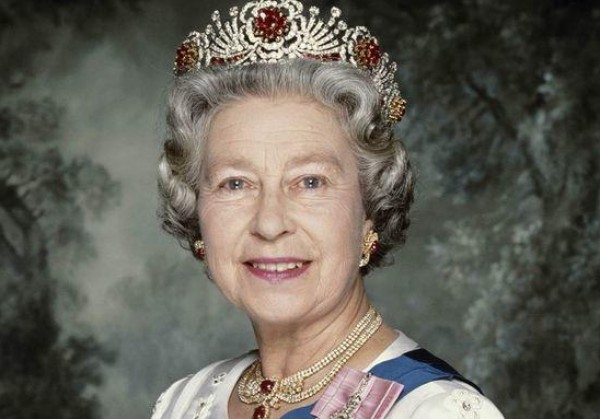 عشر حقائق مثيرة لا تعرفها عن الملكة إليزابيث   
