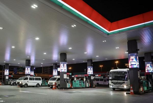 بعد سوريا  ..  الإمارات تخفض أسعار المحروقات