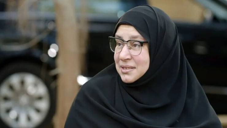 بالفيديو ..  شبيهة الفنانة عبلة كامل تثير الجدل في مصر