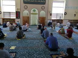 الأردنيون يتوافدون إلى المساجد لأداء صلاة الجمعة