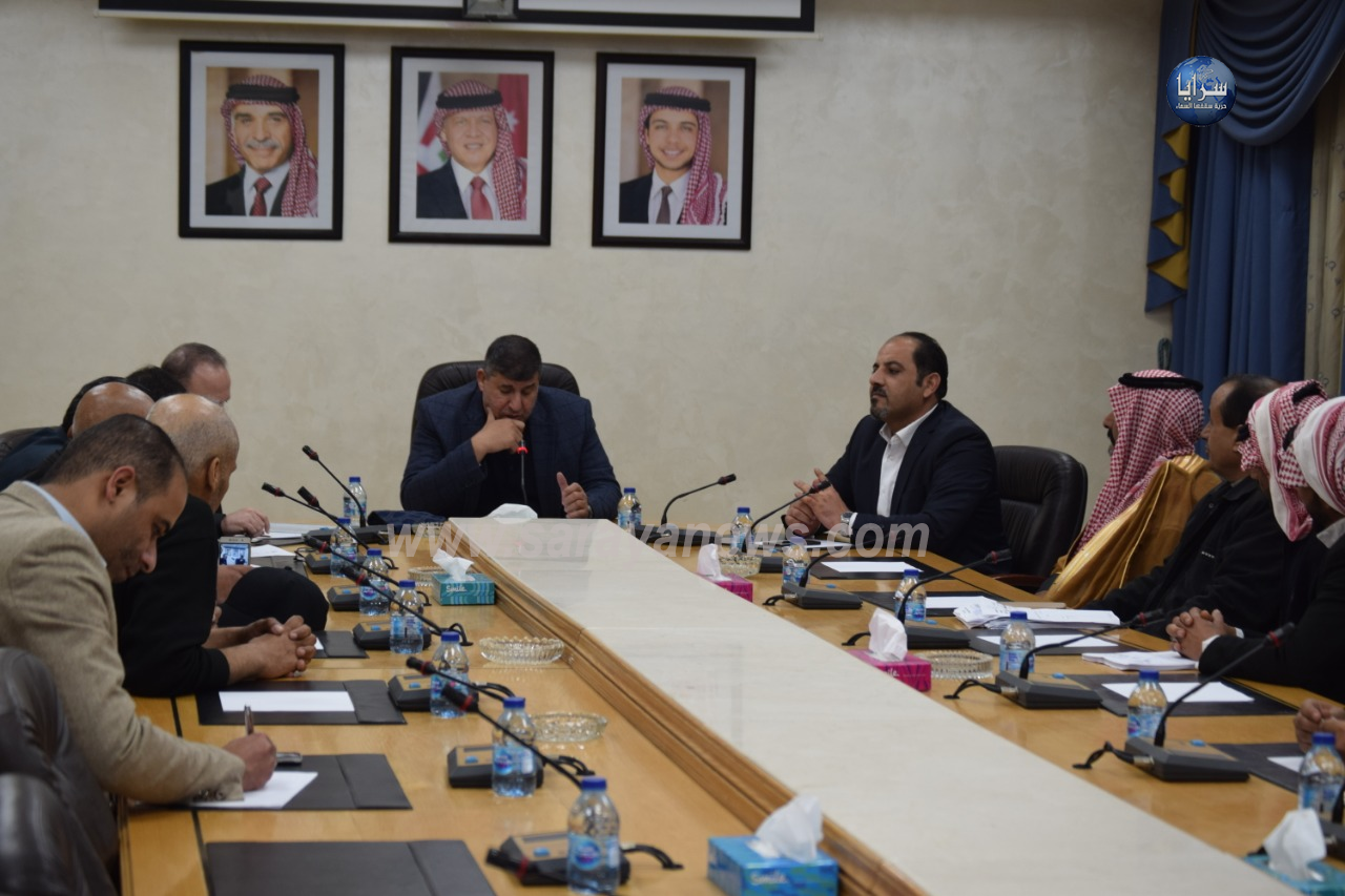 بالصور .. لجنة فلسطين النيابية تناقس واقع الخدمات المقدمة للاجئين في المخيمات 