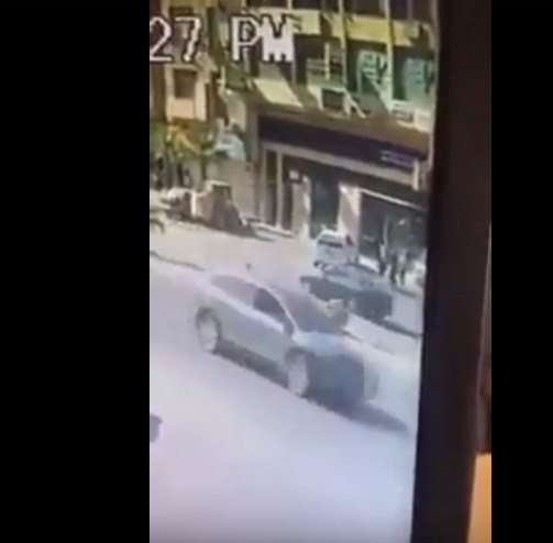 فيديو مروع  ..  لحظة دهس مركبة مسرعة (3) طالبات مدرسة في الرصيفة 