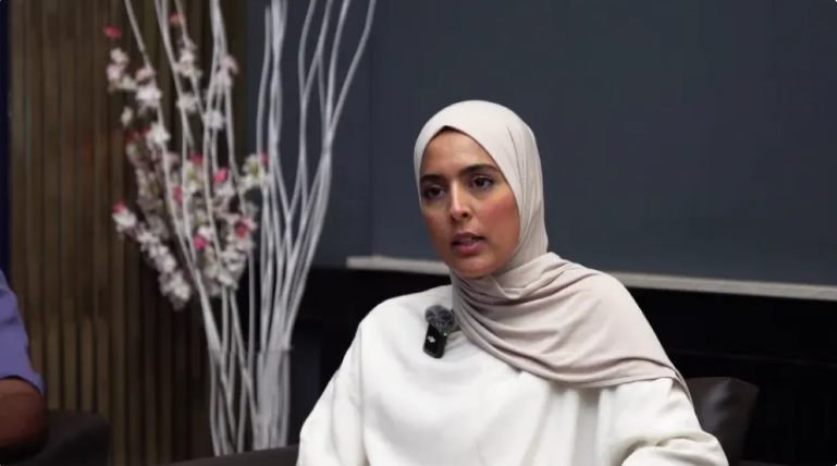 بسبب حجابها ..  معلمة بلجيكية تواجه الفصل وتخوض معركة قضائية ضد التمييز
