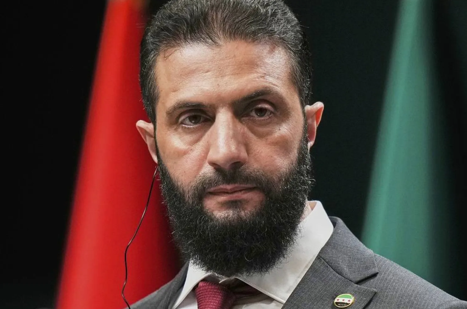 الشرع يوقف قصائد المديح: انتهى زمن تمجيد الرؤساء ..  والشعب هو من يستحق الثناء