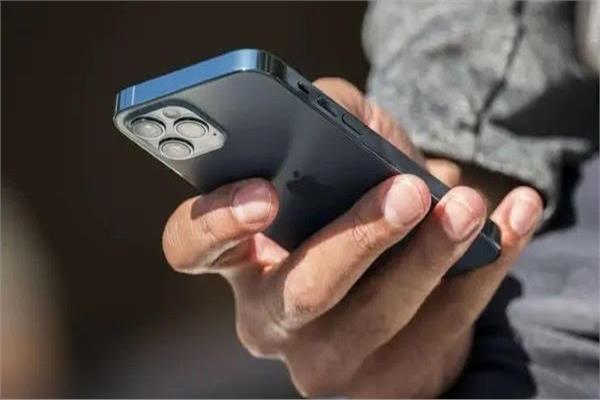 اكتشاف حقيقة التقاط الآيفون صورًا لك كل خمس ثوانٍ سرًا 