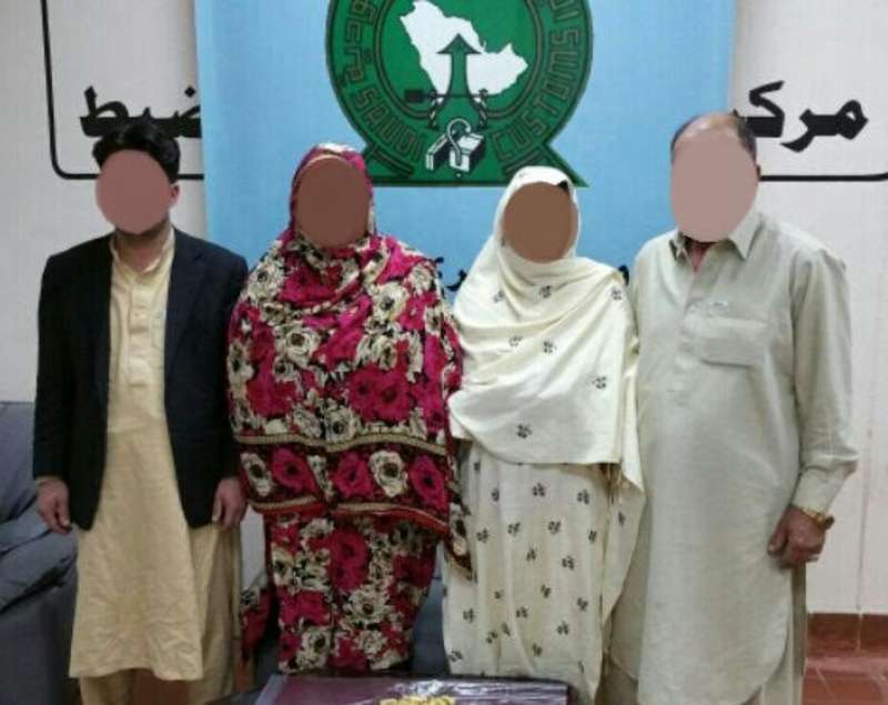 إحباط تهريب ١.٥ كيلو هيروين خبئت داخل أحشاء أخوين وزوجتيهما بجدة