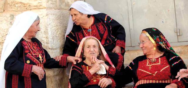  صور .. الثوب الفلسطيني حكاية المكان ورائحة الذاكرة