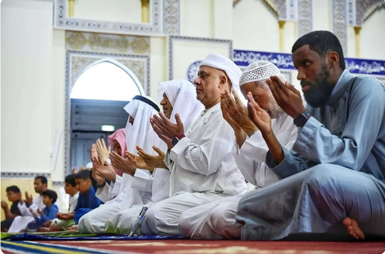 قبيل رمضان  ..  السعودية تمنع تصوير الأئمة والمصلين في المساجد