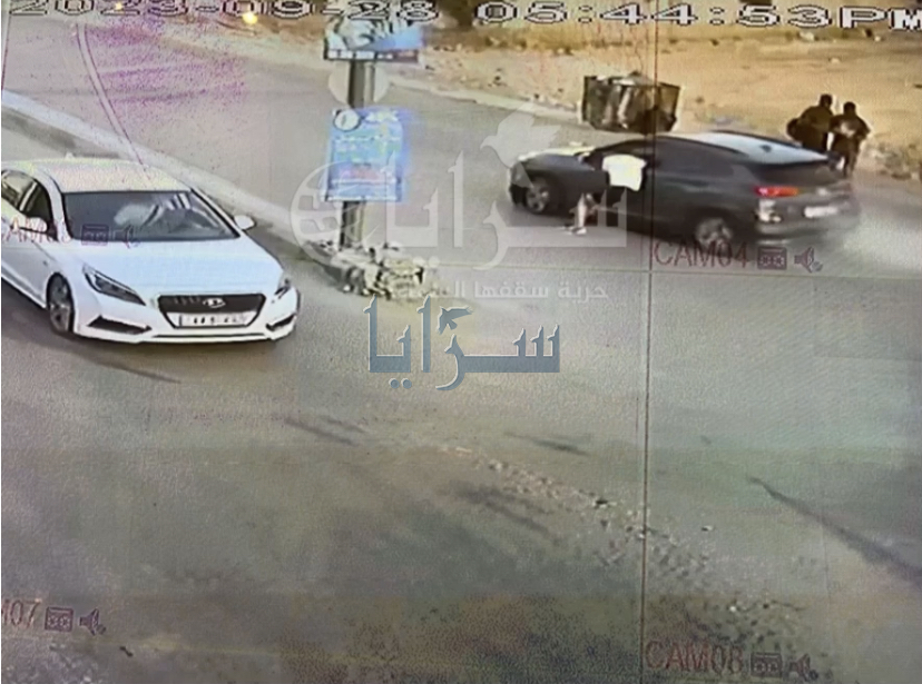 لقطات مرعبة ..  سائق مركبة يجر مواطن بسرعة جنونية لمئات الامتار في منطقة البتراوي بالزرقاء