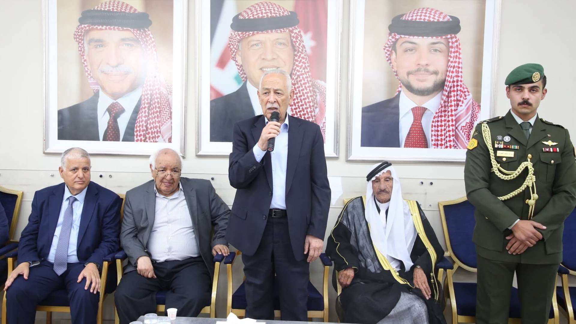 مندوبا عن الملك وولي العهد ..  العيسوي يعزي عشيرة المعايطة