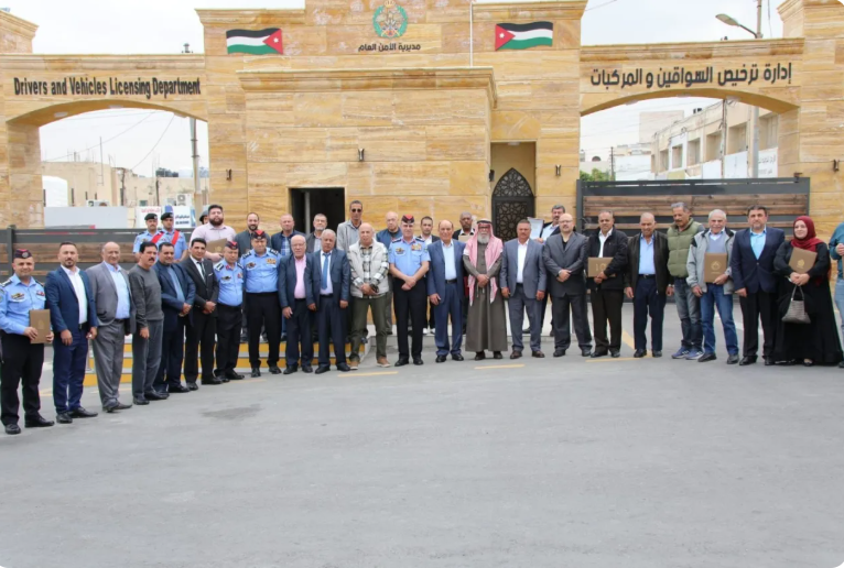 الأمن العام يُكرِّم السائقين المتميزين، تقديراً لالتزامهم بقواعد المرور 