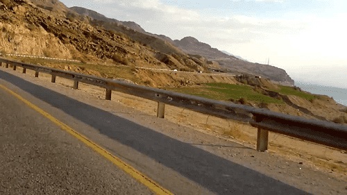 صورة - حادث تدهور وانقلاب مركبة على طريق العدسية 