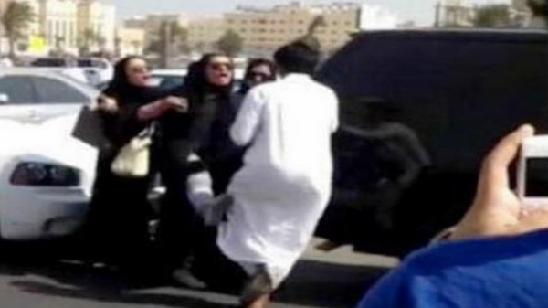 السعودية  ..  جلد متحرشي فتيات الظهران داخل المجمع
