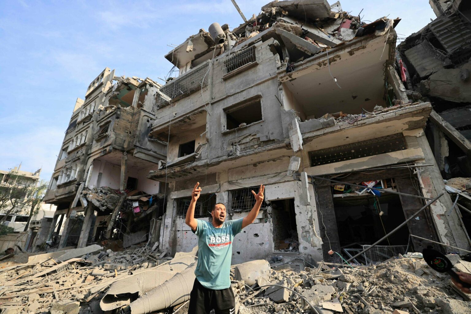 عشرات الشهداء باليوم 146 من عدوان الاحتلال على غزة