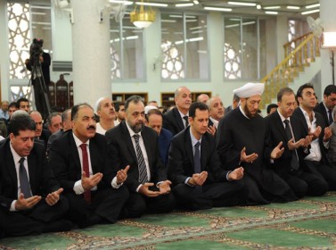 الأسد يظهر  ويصلى العيد في دمشق