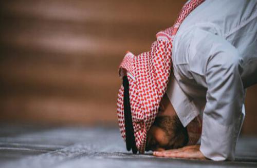 الصلاة تأخذ مني وقتاً طويلاً بسبب الصعوبة التي أجدها في قراءة الفاتحة