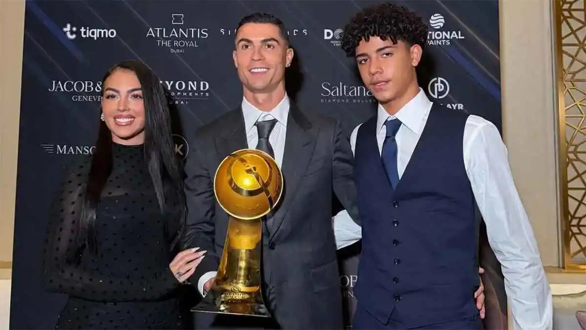 جورجينا تدعمه وأمه "مجهولة" ..  من هو كريستيانو جونيور الذي قد يلعب بجوار والده؟  