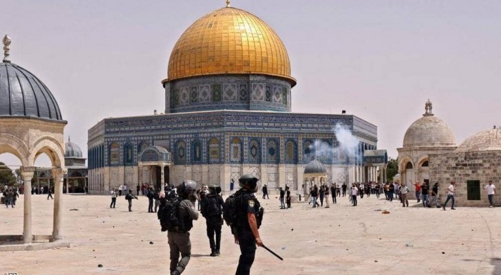 مستوطنون يقتحمون باحات المسجد الأقصى تحت حماية مشددة من شرطة الاحتلال