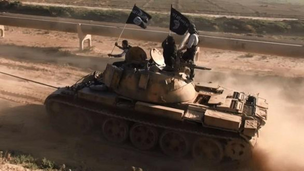 بريطانية ترابط على حدود سوريا لإنقاذ ابنها من "داعش"
