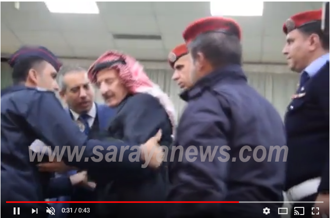 بالفيديو  .. مواطن يهاجم النواب تحت القبة ويطالب بالعفو العام 