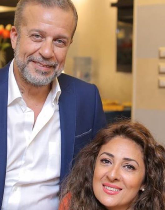 بشكل مفاجئ وبدون أسباب  .. الفنان شريف منير يعلن انفصاله عن زوجته ويعلق : "كل شئ قسمة ونصيب"