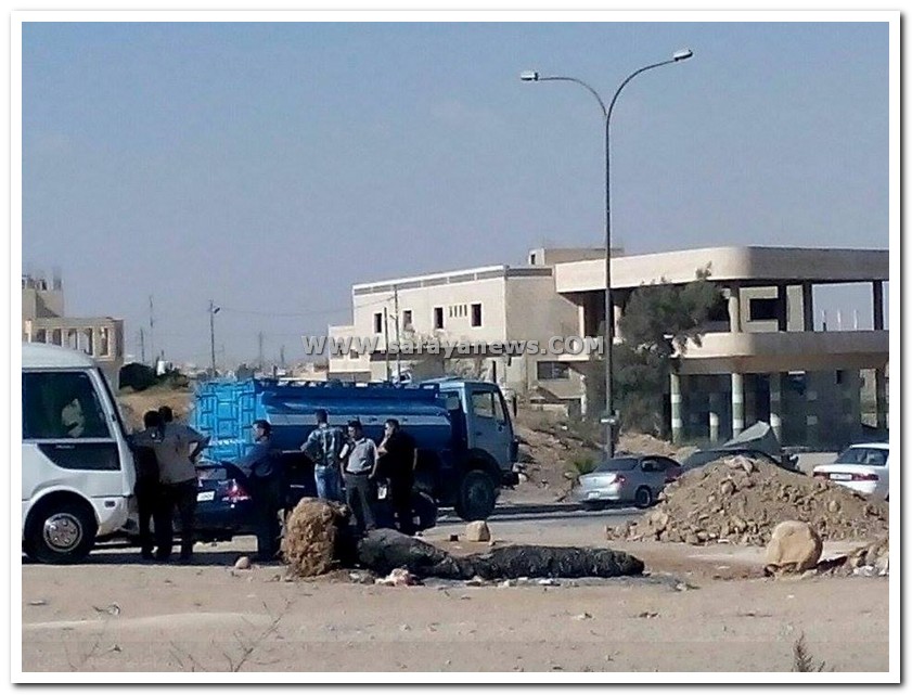 بالصور ..  الزرقاء : حادث تصادم بين 4 مركبات يتسبب بأزمة خانقة