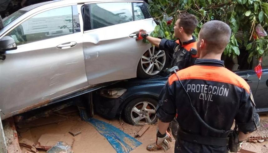 فالنسيا .. إنقاذ سيدة علقت في سيارة 3 أيام مع جثة