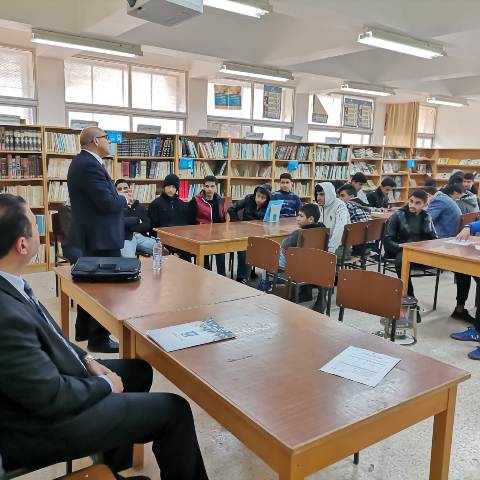 كلية الحقوق في عمان الأهلية تساهم في نشر الوعي القانوني في مدارس محافظة البلقاء