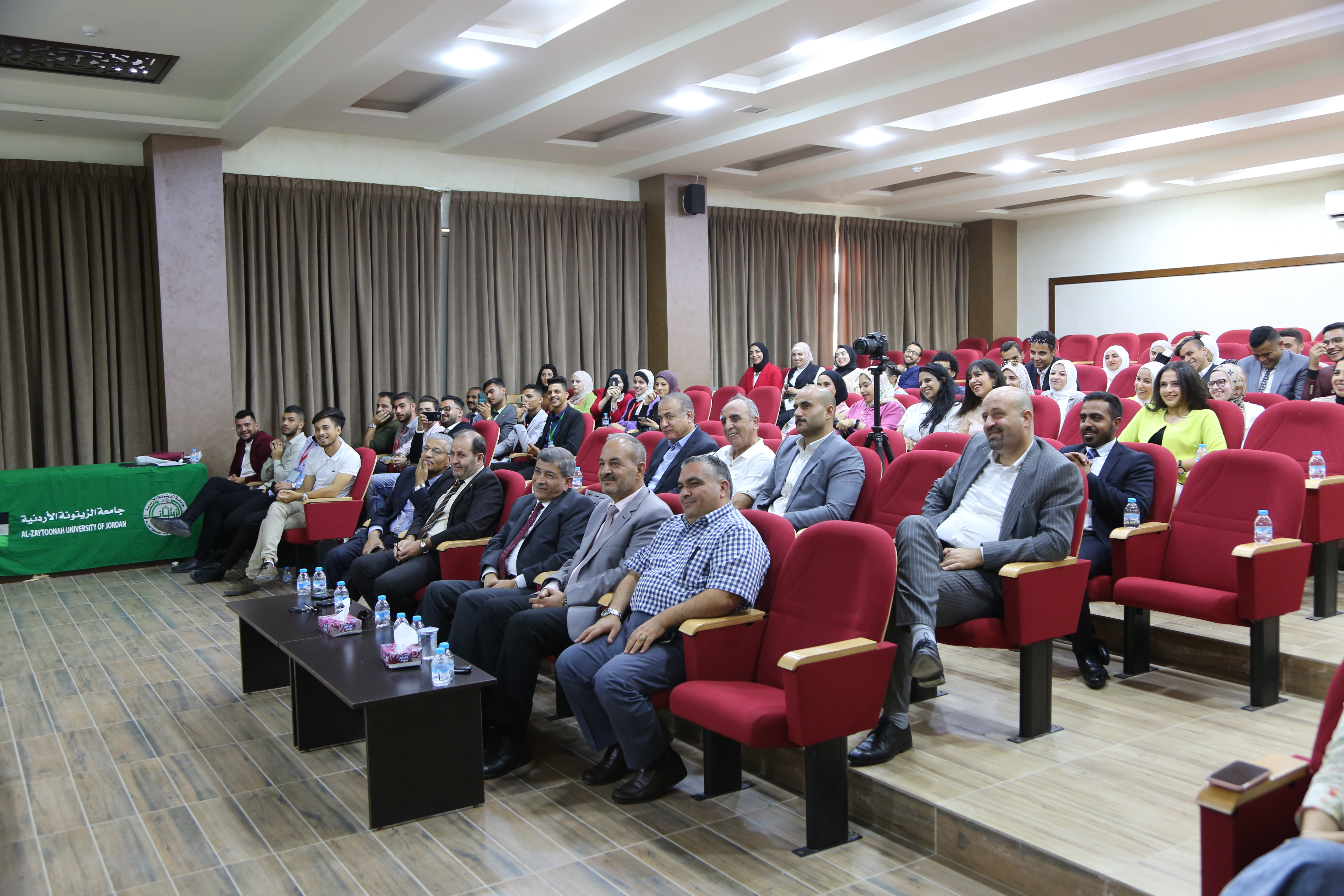 الزيتونة تحتفل بتخريج طلبة المجلس العربي للتدريب والابداع الطلابي 
