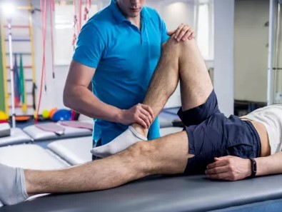 شاغر لاخصائيين العلاج الطبيعي من الجنسين داخل وخارج مركز الخالدي للطب الطبيعي والتاهيل