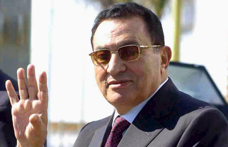 عمرو موسى يكشف خفايا الاتصال الأخير مع مبارك قبل التنحي